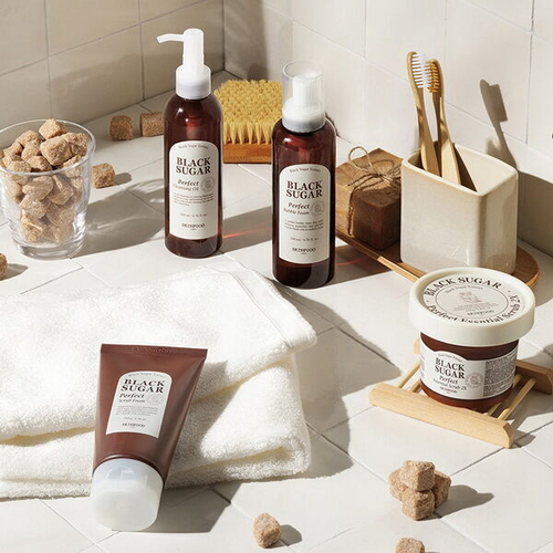 Пенка-скраб с черным сахаром SkinFood Black Sugar Perfect Scrub Foam, 180гр