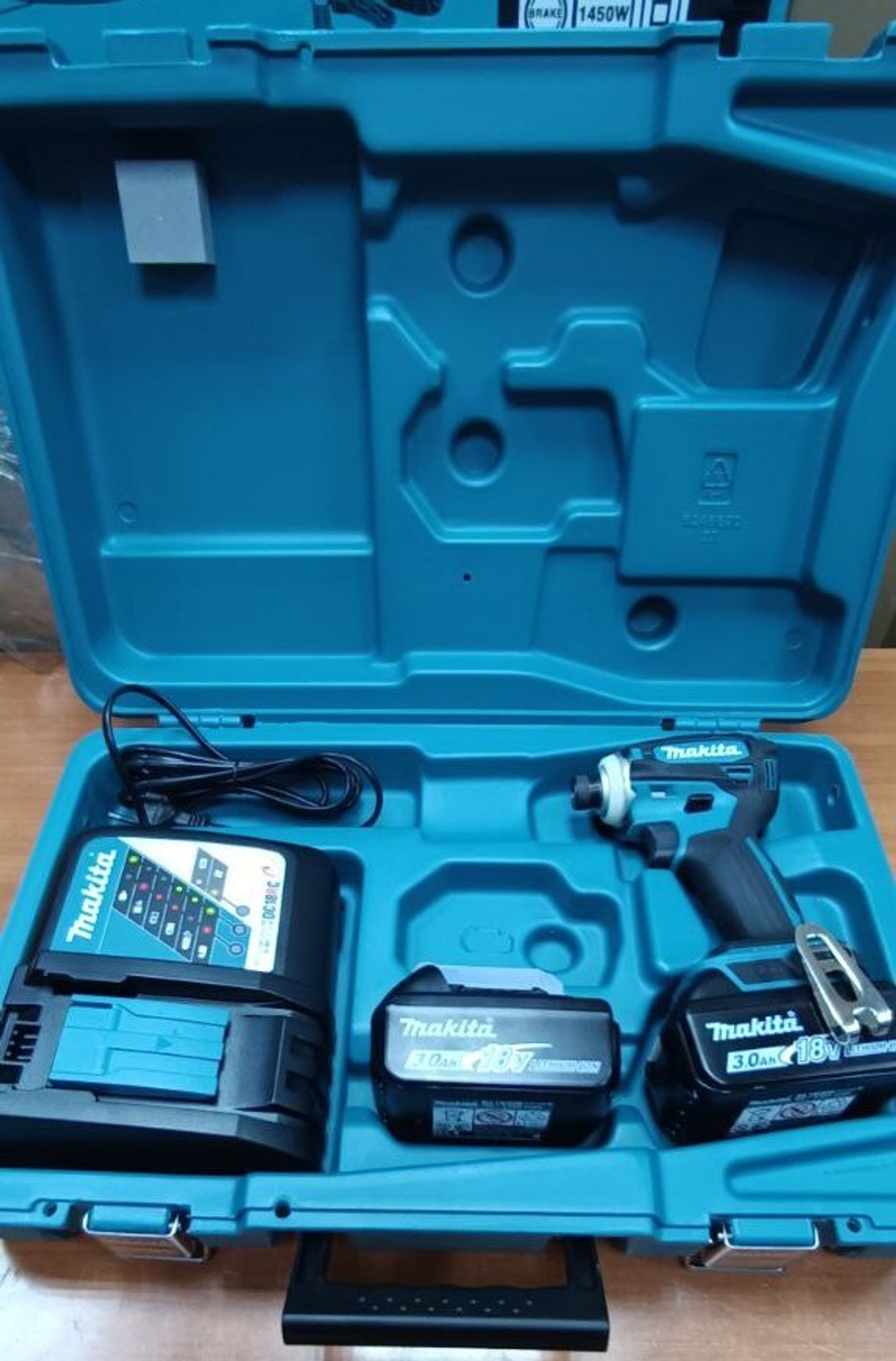 Аккумуляторный ударный шуруповерт Makita DTD172RFE