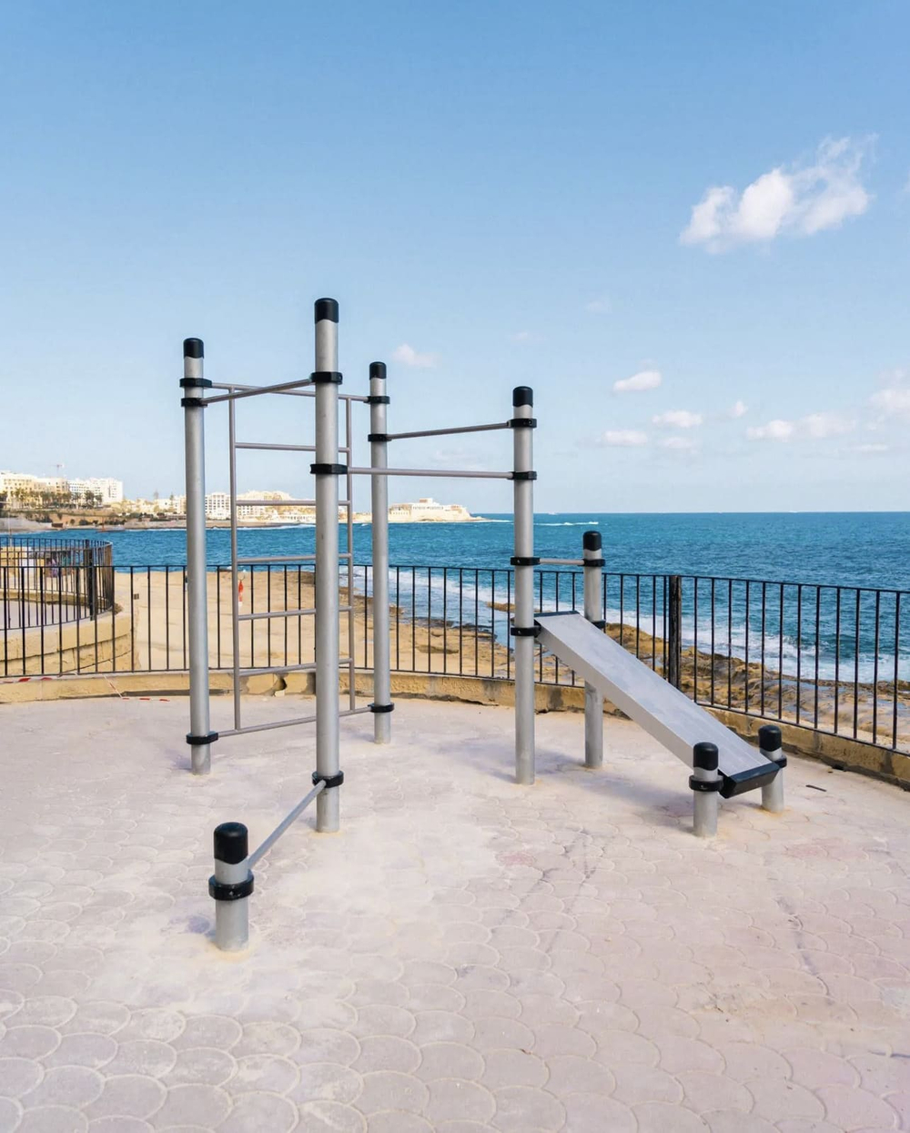 Воркаут-комплекс: 3 турника, шведская стенка, перекладина для отжиманий и наклонная скамья