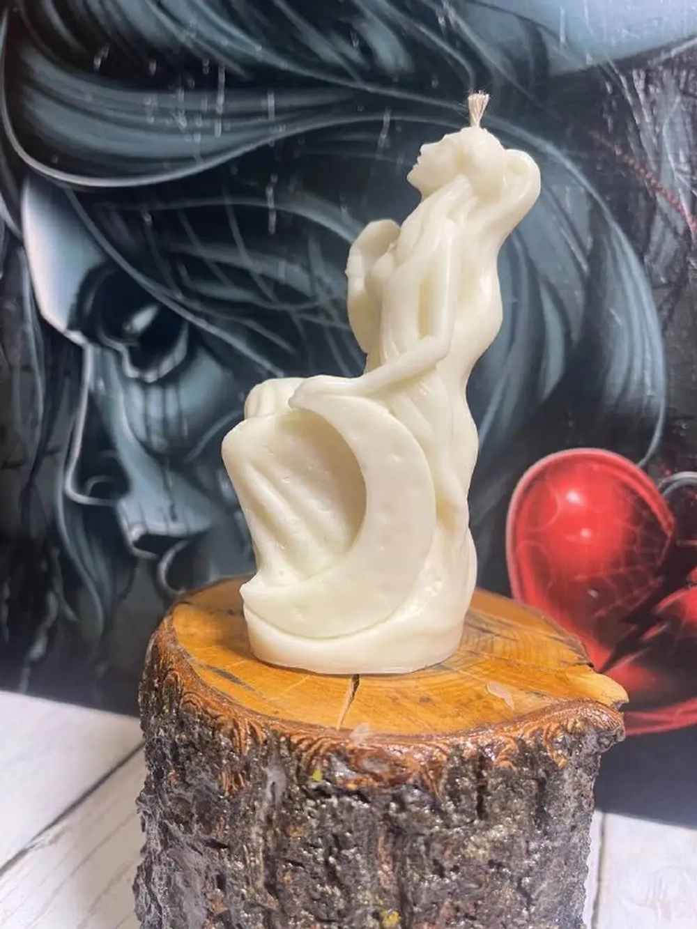 Свеча "Богиня луны Дивия"