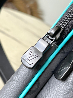 Louis Vuitton Avenue Slingbag PM