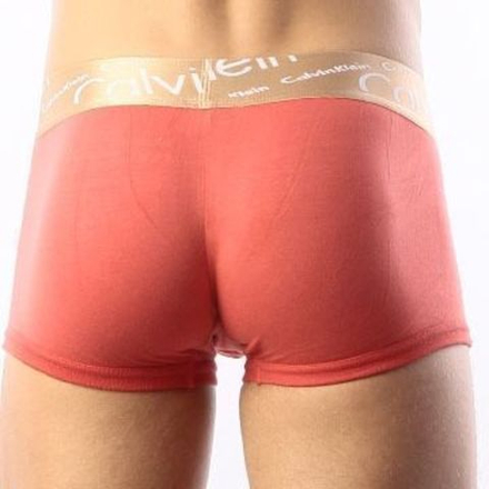 Мужские трусы боксеры красные с золотистой резинкой Calvin Klein Bronze Italics Boxer Scarlet