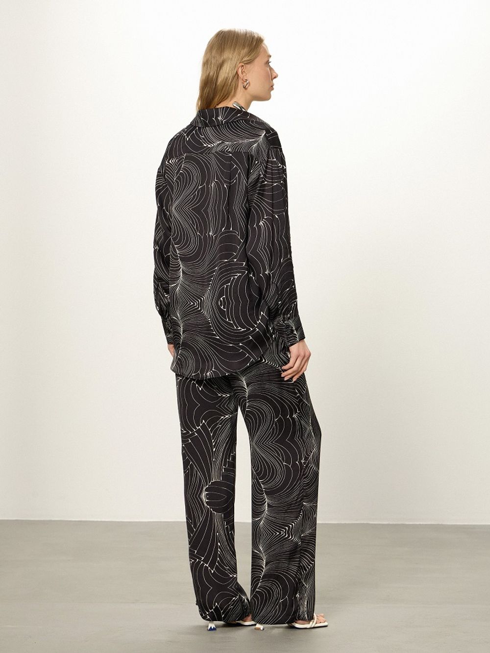 Брюки Палаццо на резинке черно-белый принт вискоза