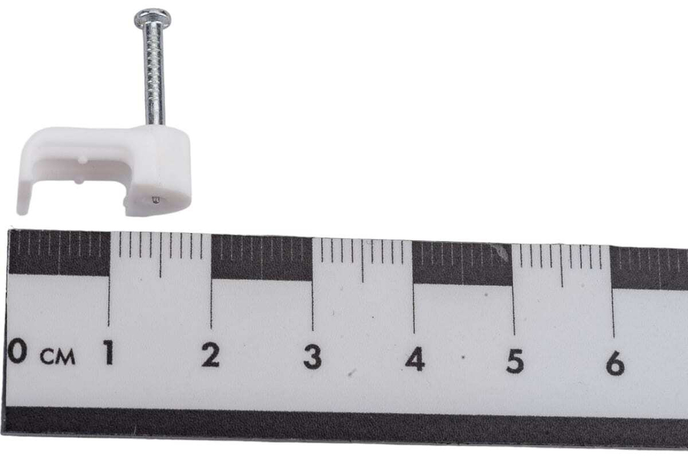 Пластиковая плоская скоба с гвоздем REXANT 10x3 мм, белая, 20 шт. 07-4209-20