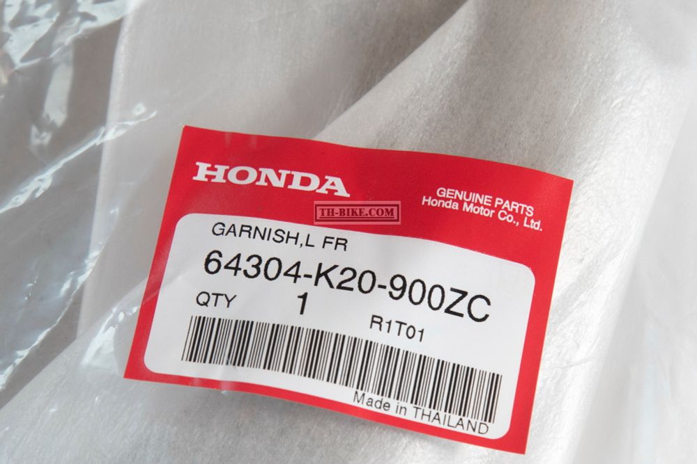 64304-K20-900ZC. GARNISH, L. FR. *Y215*. HONDA
