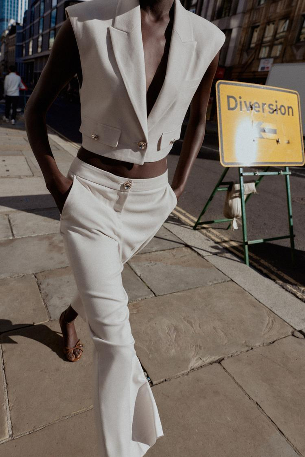 ZARA УКОРОЧЕННЫЙ ЖИЛЕТ С КЛАПАНАМИ, ПЕСОЧНЫЙ