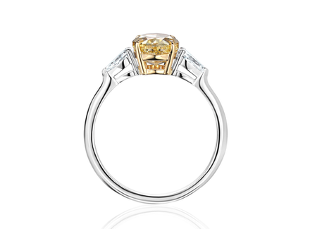 Кольцо с желтым лабораторно-выращенным бриллиантом огранки "Овал"