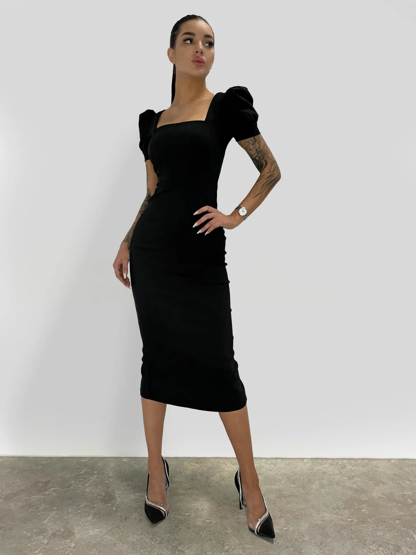 Платье By Style Janetta удлиненное на молнии с квадратным вырезом на груди\Черный Nadya
