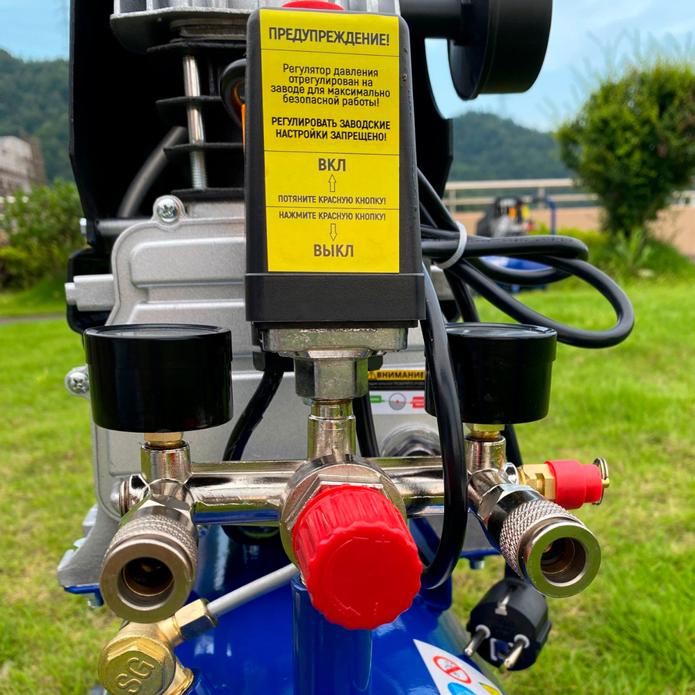 OPT-302430 Компрессор поршневой, 300 л/мин, 2.2 КВт, 220 В, ресивер 24 л