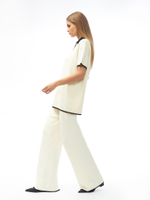 Женский костюм двойка с контрастным воротником