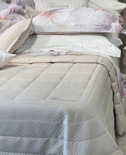 Покрывало 270x270 Blumarine Primizia burro молочного цвета