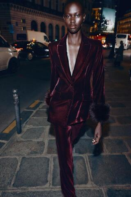 ZARA БЛЕЙЗЕР ИЗ БАРХАТА С МАНЖЕТАМИ ИЗ ИСКУССТВЕННОГО МЕХ, ГРАНАТОВЫЙА