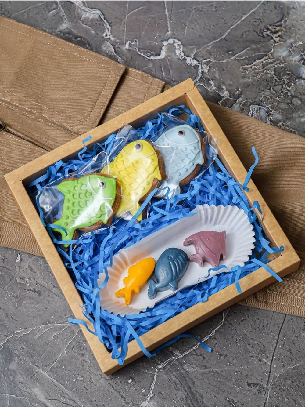 Подарочный набор имбирные пряники и конфеты "Рыбки"