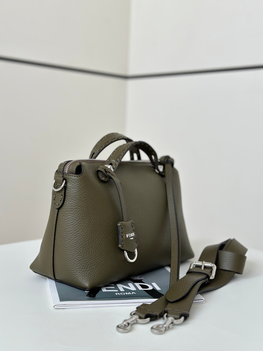 Fendi By The Way Selleria Medium 29 cm
