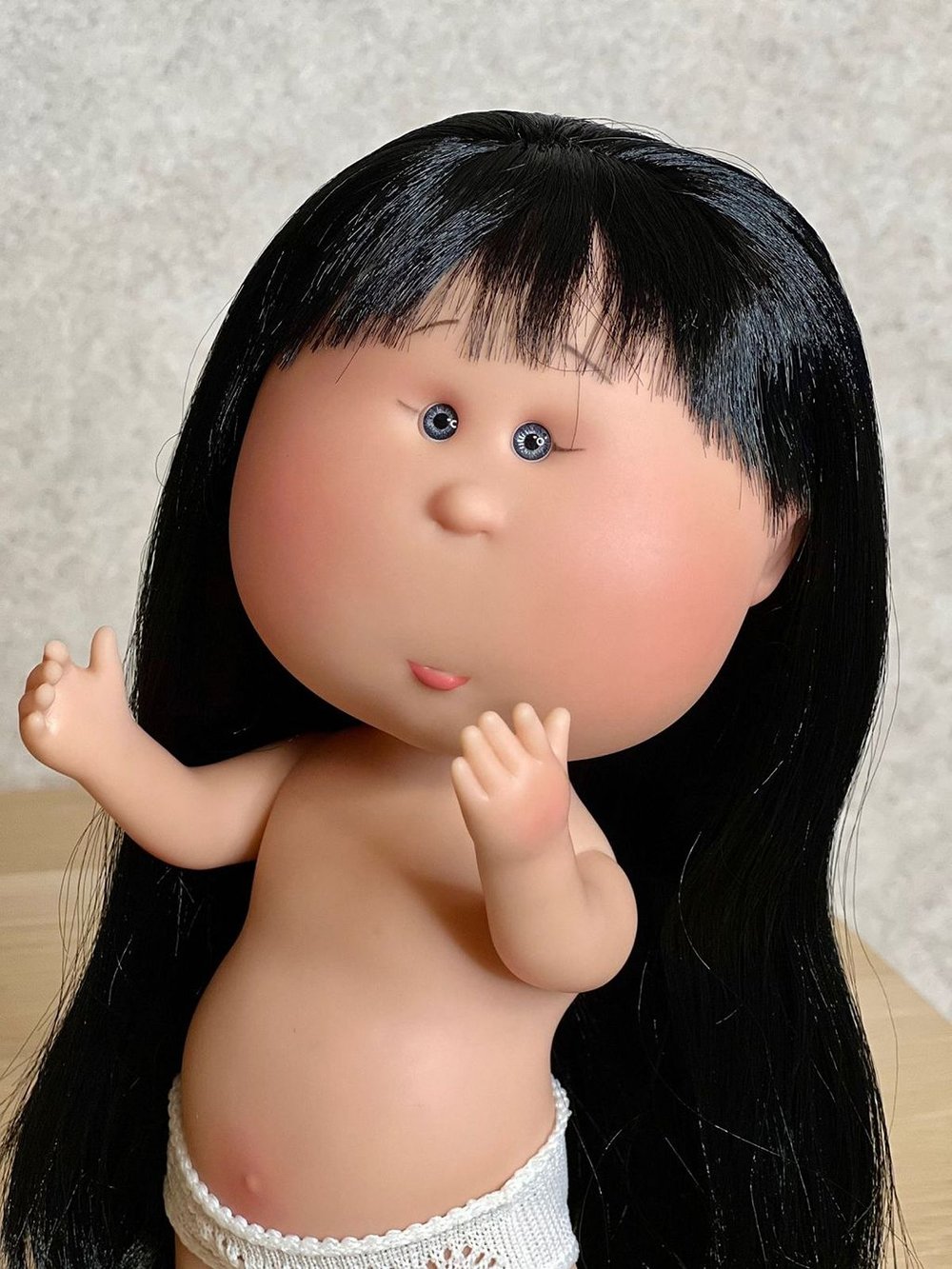 Кукла Nines виниловая 30см MIA без одежды (3000W13)