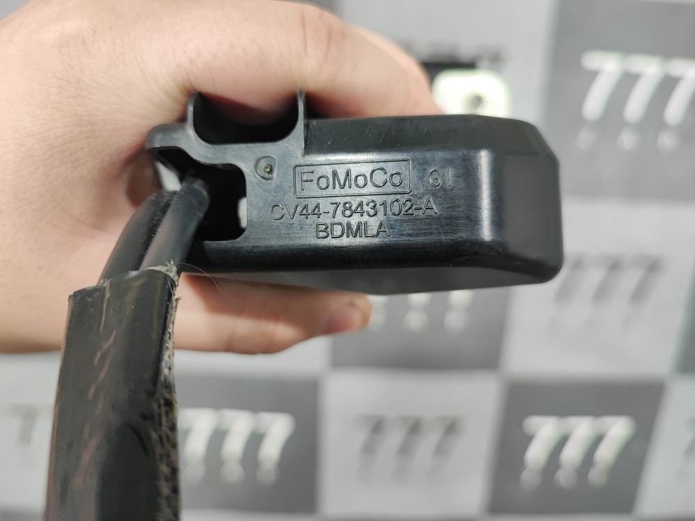 Замок крышки багажника Ford Kuga 2 (CBS) 12-16 Б/У Оригинал 1843009