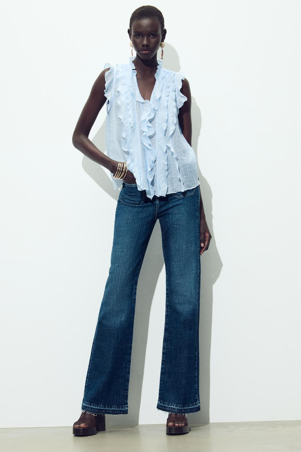 ZARA СТРУЯЩИЙСЯ ТОП С ВОЛАНАМИ, ПАСТЕЛЬНО-СИНИЙ