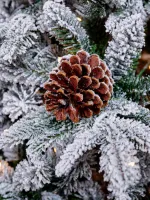 Заснеженная елка с гирляндой встроенной «Saint Paul» (Литая+пвх) 240 см / 2,4 м