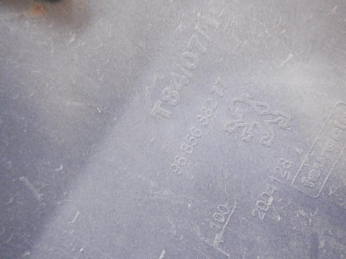 Бампер задний левая часть Peugeot 3008 1 (2009-2016)