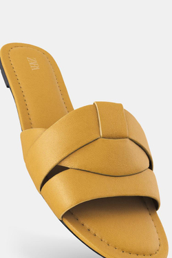 ZARA САНДАЛИИ ИЗ КОЖИ НА ПЛОСКОЙ ПОДОШВЕ, ГОРЧИЧНЫЙ