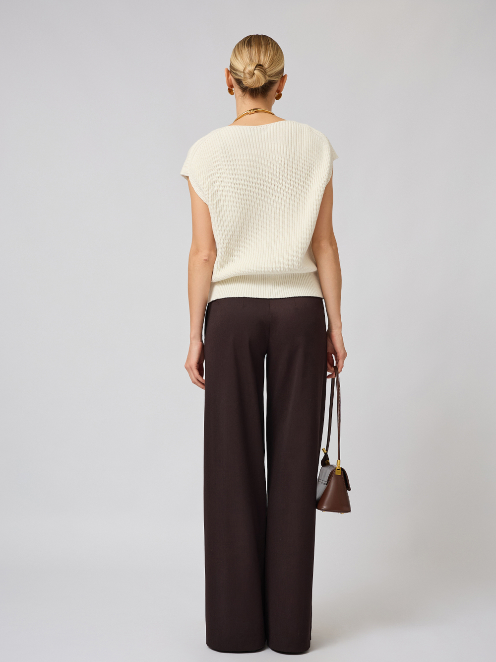 Жилет вязаный на пуговицах