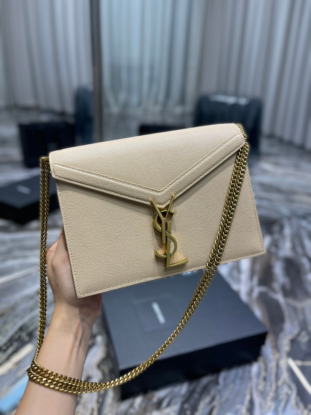 YSL Cassandra Medium 22 cm