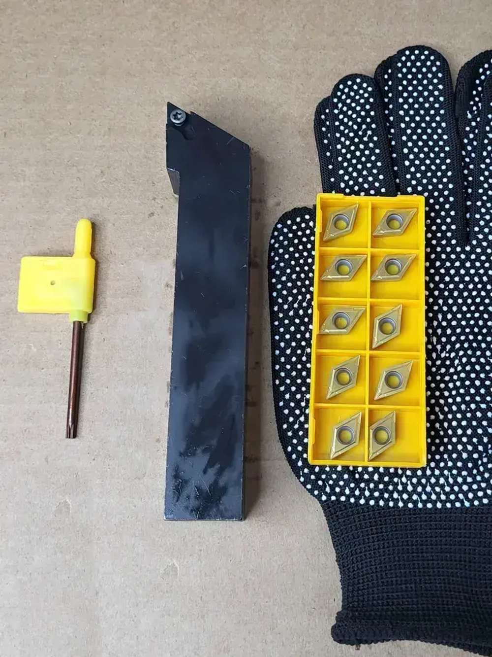 Токарный резец по металлу SDJCR2525M11 и пластины DCMT11T304