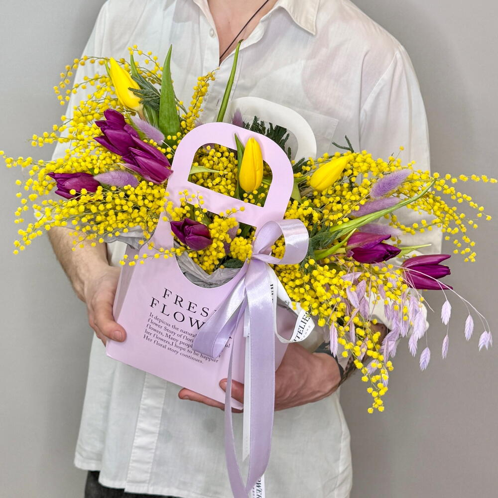 «Оттепель» Цветы в коробке с тюльпанами, мимозой