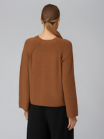 Женский джемпер коричневый с прорезями на плечах