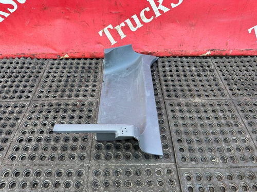 Накладка корпуса подножек правая