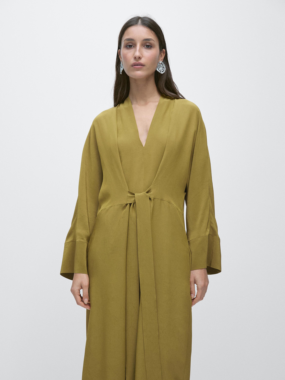 Massimo Dutti Длинное струящееся платье с V-образным вырезом, фисташково-зеленый