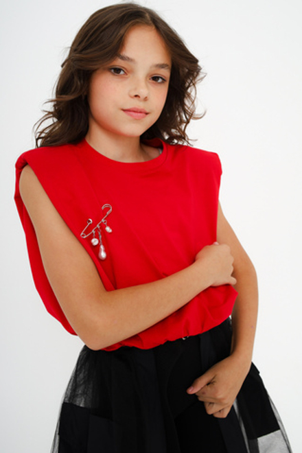 Футболка с подплечниками, красная