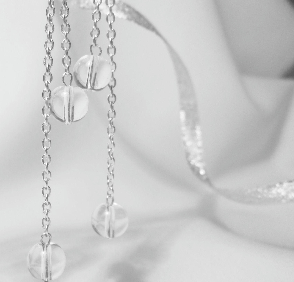 Длинные серьги на цепочке с горным хрусталем на выпускной