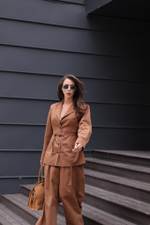 приталенный жакет на пуговицах