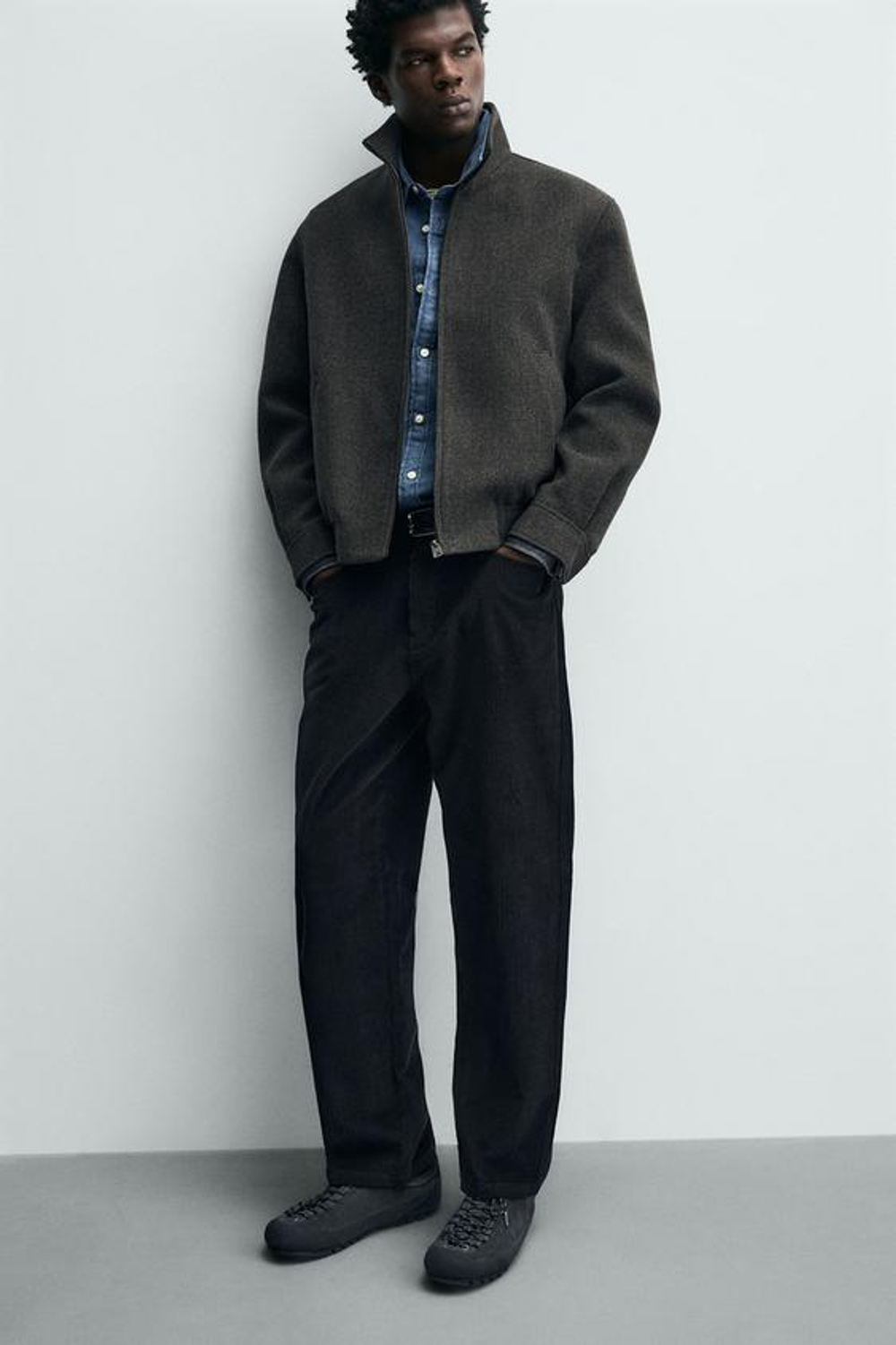 ZARA БРЮКИ STRAIGHT FIT ИЗ ВЕЛЬВЕТА, СЕРО-СИНИЙ