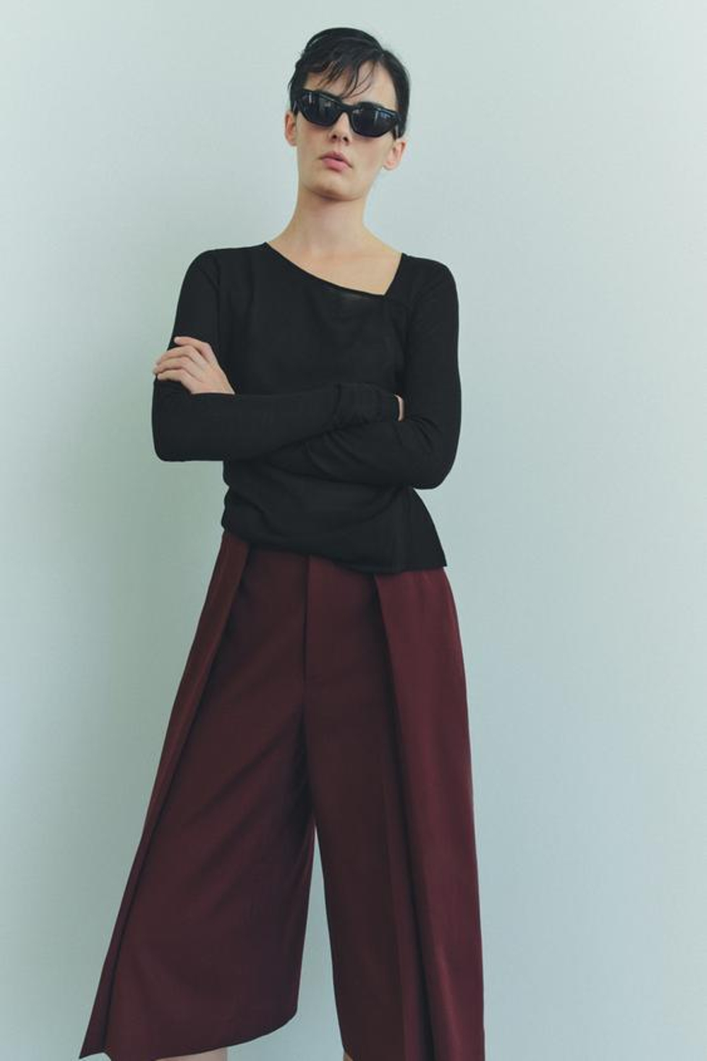 ZARA ТРИКОТАЖНЫЙ ТОП СО СБОРКАМИ ПО БОКАМ, ЧЕРНЫЙ