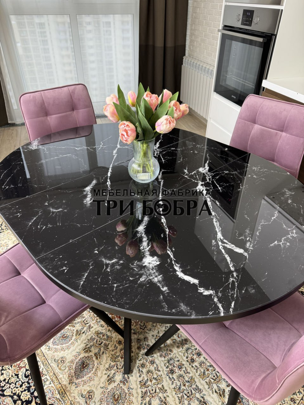 Круглый стеклянный раздвижной стол "Черный оникс" и стулья "ГУЧИ" пыльная роза