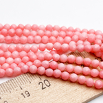 Коралл тонированный граненый бусины, диаметр около 3,8 мм, цена за отрезок 18-18,5 см (1/2 нити)