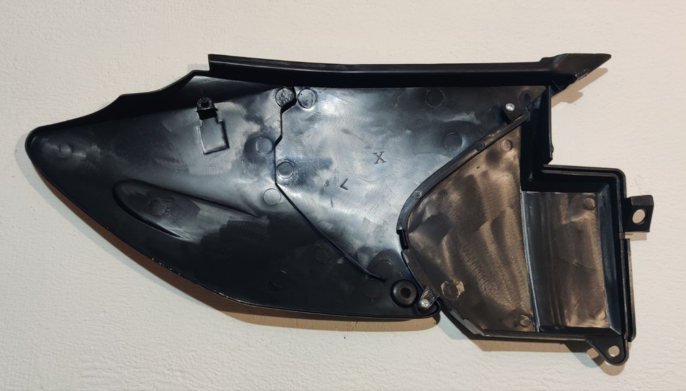 Пластик боковой центральный левый мотоцикл REGULMOTO SPORT