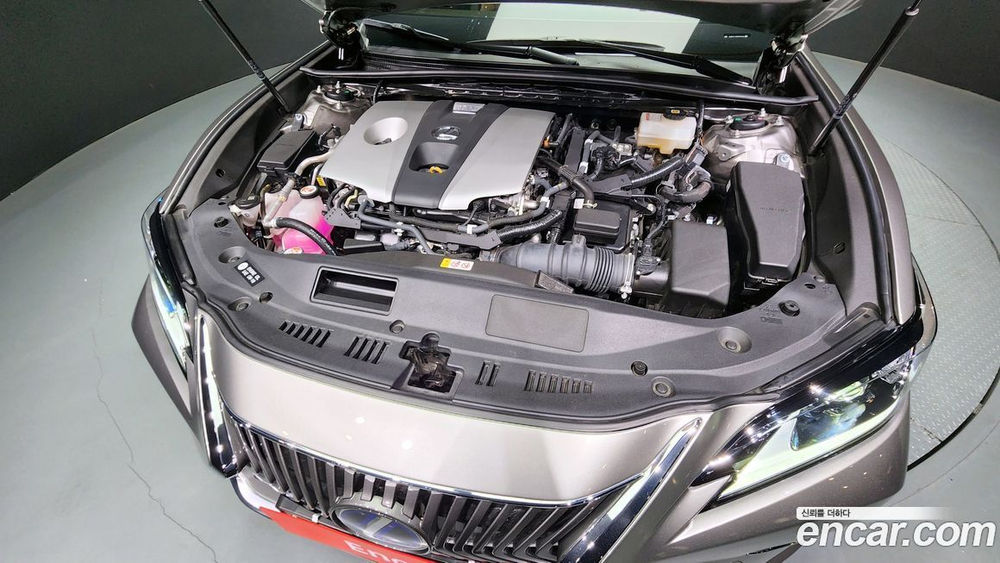 Lexus ES300h 7 Generation Luxury Plus (07.2021)