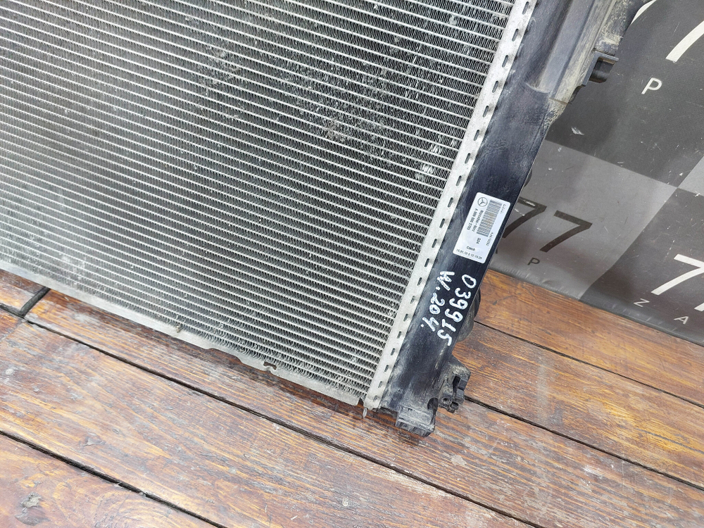 Радиатор двигателя Mercedes E (W212) C (W204) Б/У Оригинал A0995002703