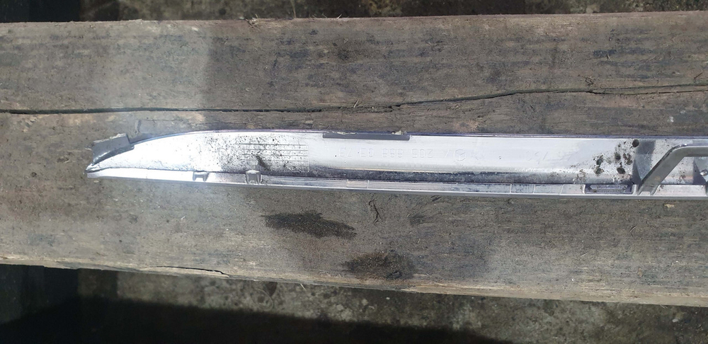 Молдинг решетки радиатора правый верхний Mercedes C-Class (W205) 14-18 Б/У Оригинал A2058880373