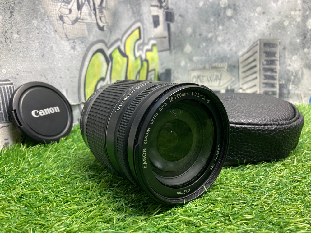 Canon EF-S 18-200mm 3.5-5.6 IS