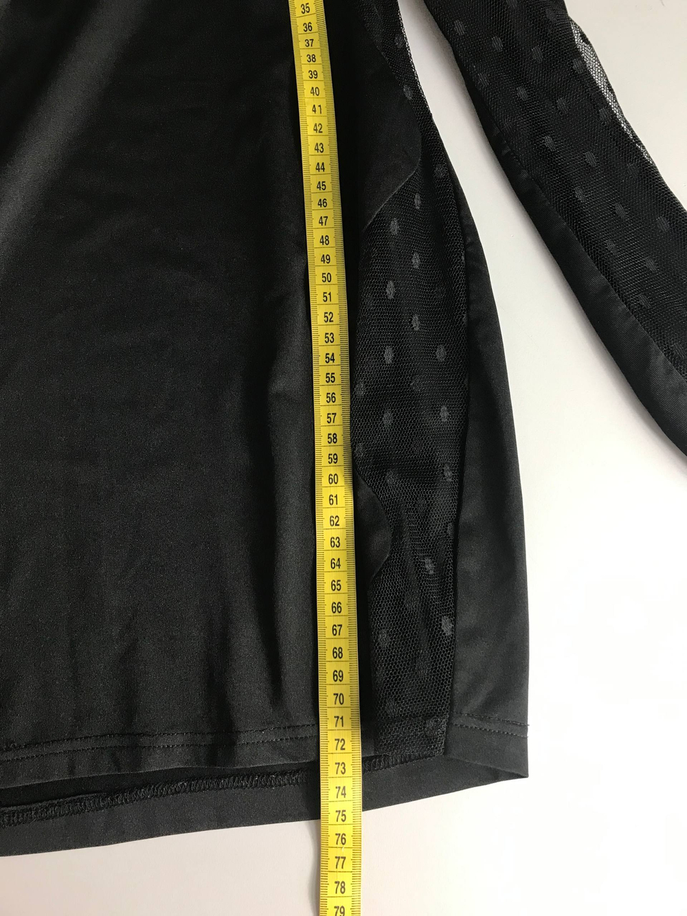 Платье обтягивающего кроя, визуально на 38 размер