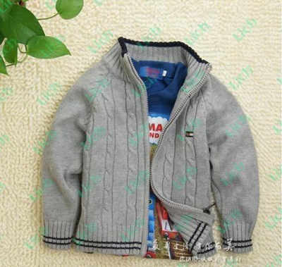 Джемпер однотонный на молнии с рисунком "косичка"