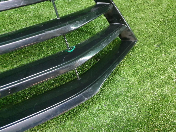 Решетка радиатора Lada Vesta (2015-н.в.)