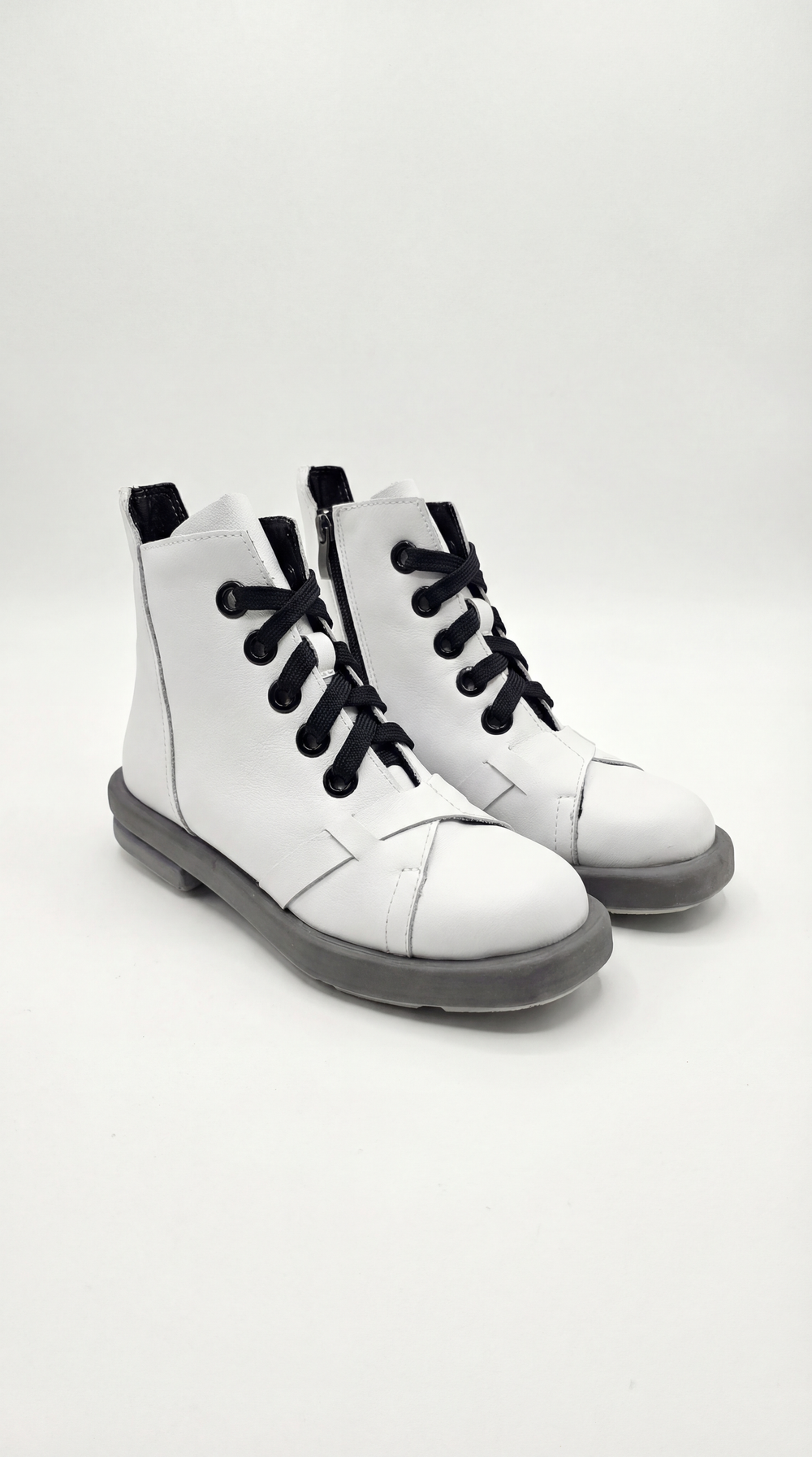 Ботинки белые