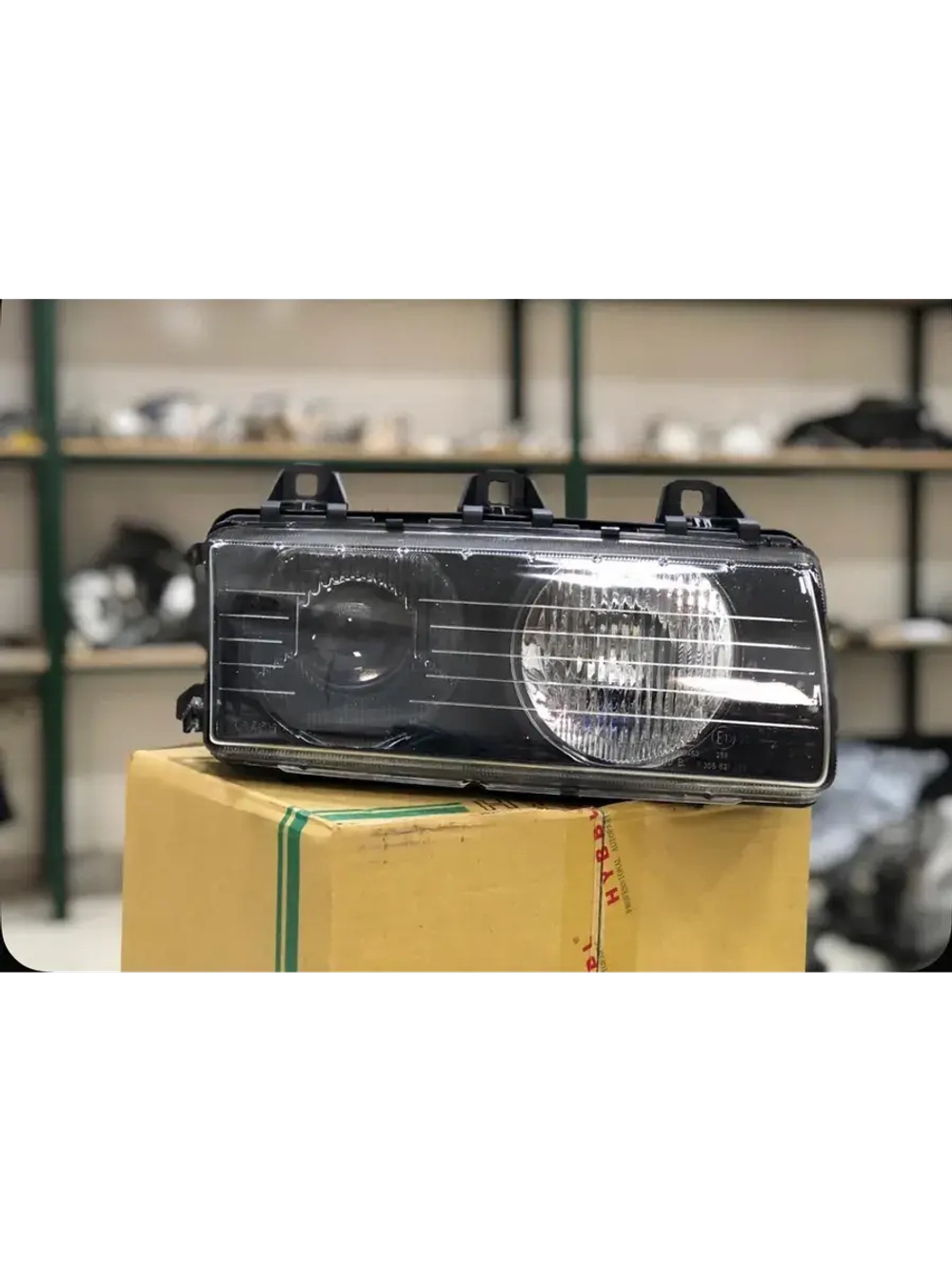 Кронштейн фары BMW E36/ Направляющие корректора фары BMW E36