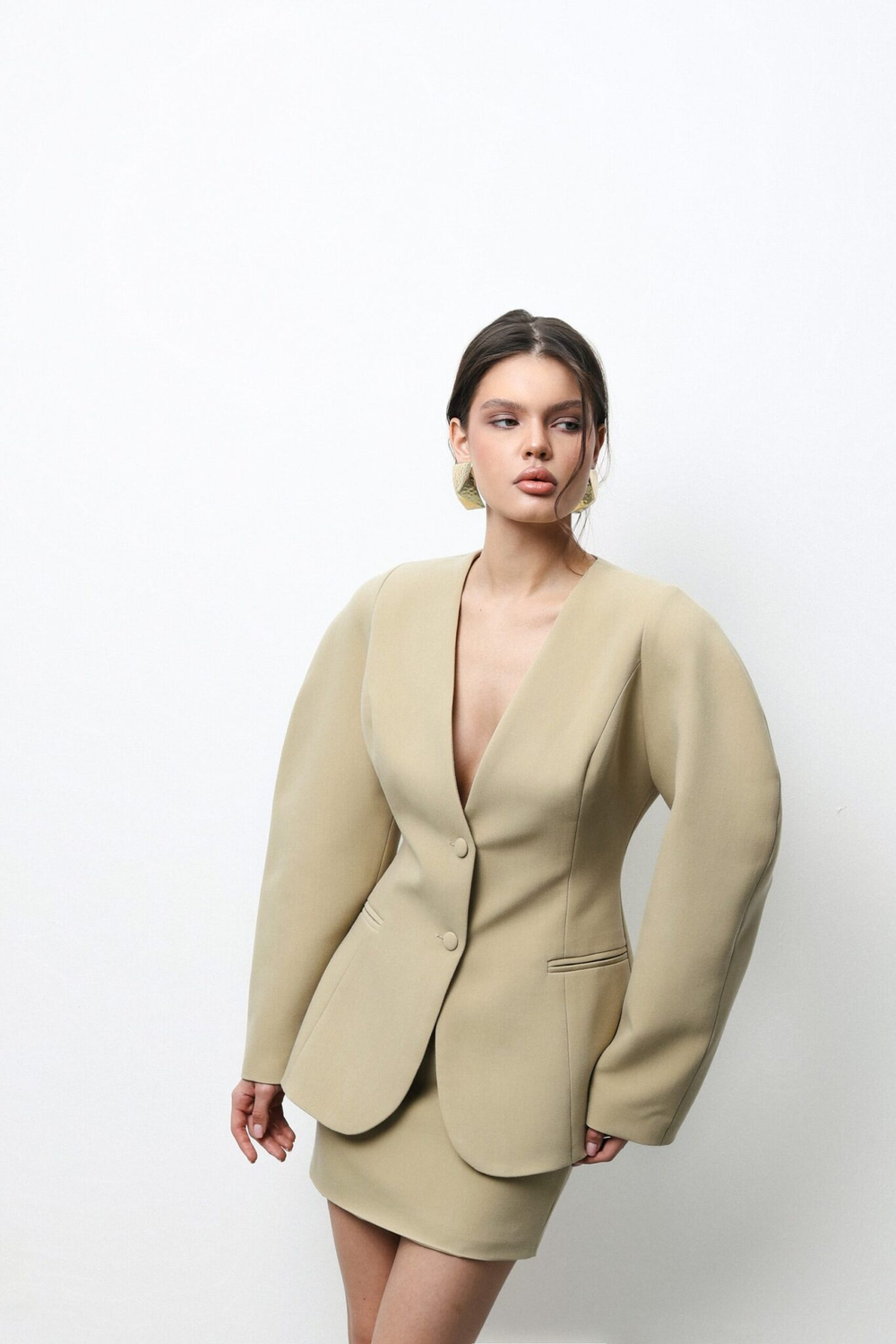 Пиджак с объемными рукавами олива