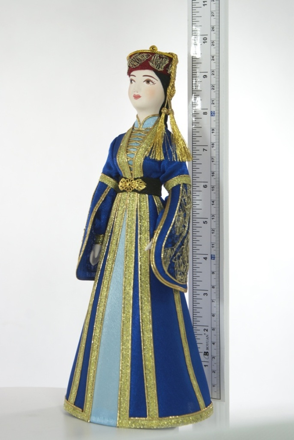 Кукла фарфоровая Черкеска в женском костюме